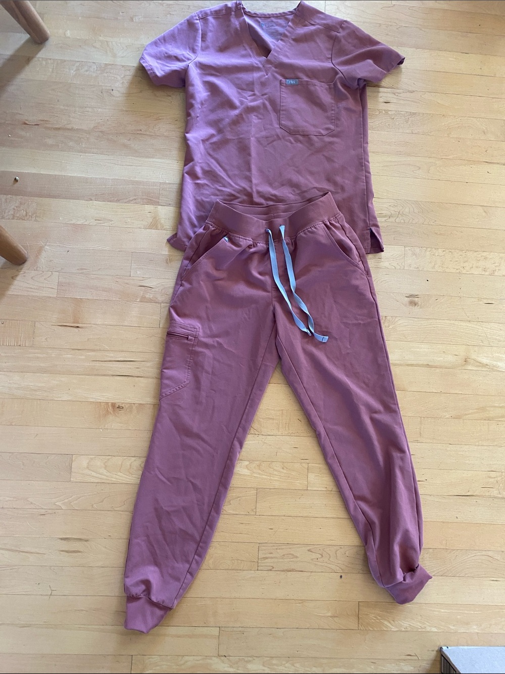 Figs Mauve Short-Sleeve Top & Jogger Scrubs Set XS